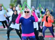 Ratusan Perempuan Makassar Antusias Ikuti Poundfit Bersama Fatmawati Rusdi