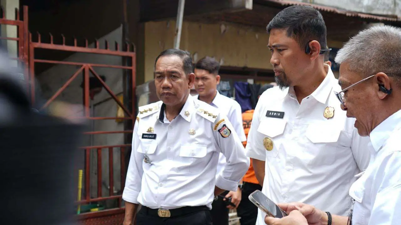 Pjs Wali Kota dan Camat Tallo Tinjau Penyaluran Air Bersih Terdampak Kekeringan