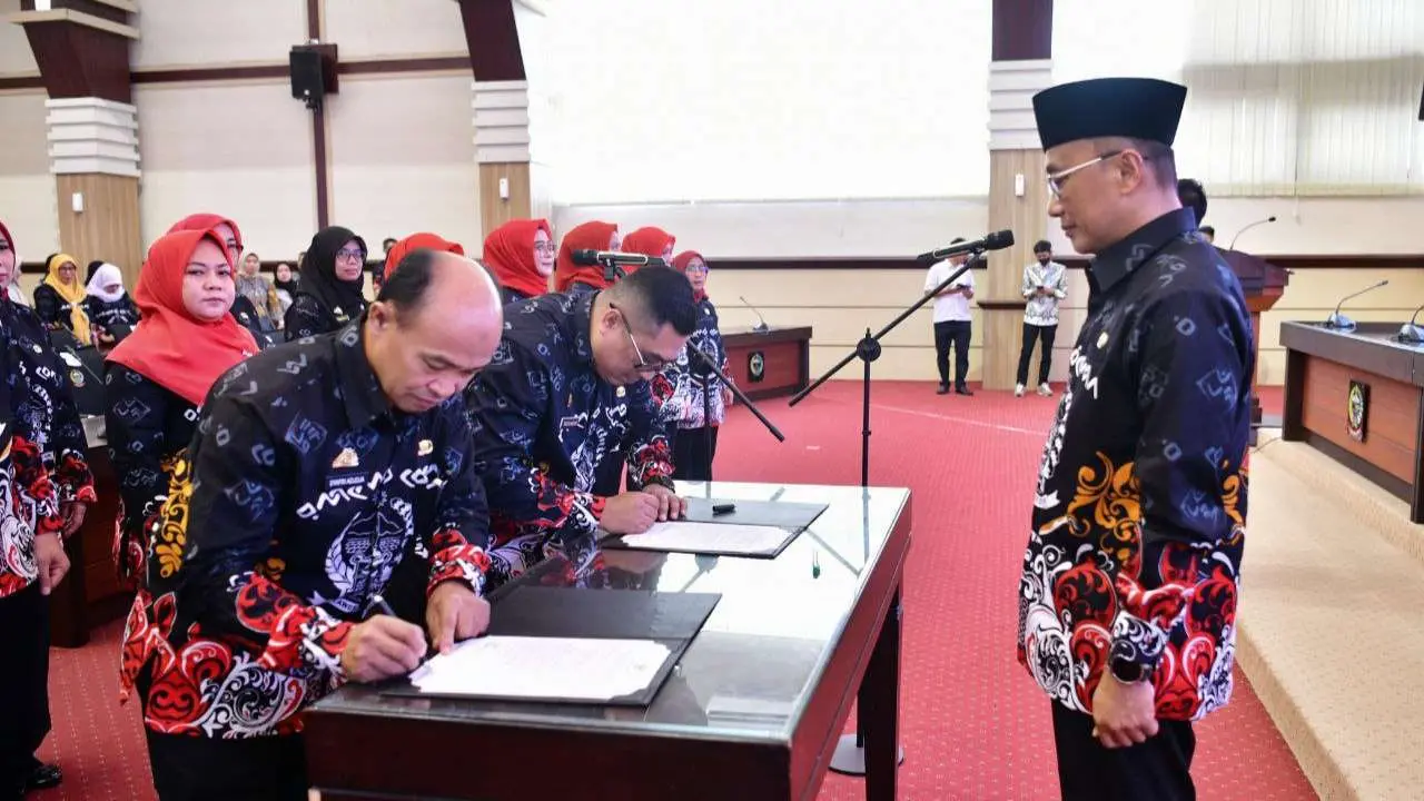 Lantik 24 Pejabat Fungsional Lingkup Pemprov Sulsel, Pj Gubernur Prof Zudan Harap Fokus Peningkatan Keahlian