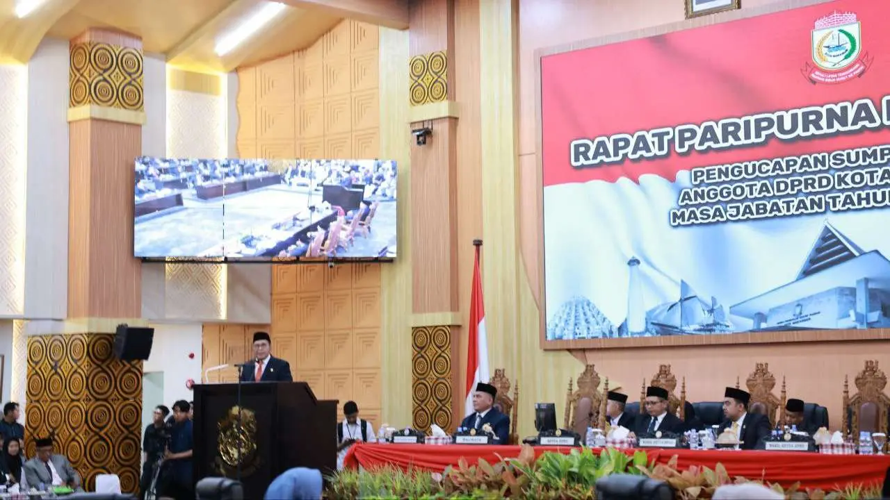 Sumpah Jabatan Anggota DPRD, Danny Pomanto Tekankan Kepentingan Publik dan Sukseskan Pilkada Serentak 3 Sumpah Jabatan Anggota DPRD, Danny Pomanto Tekankan Kepentingan Publik dan Sukseskan Pilkada Serentak