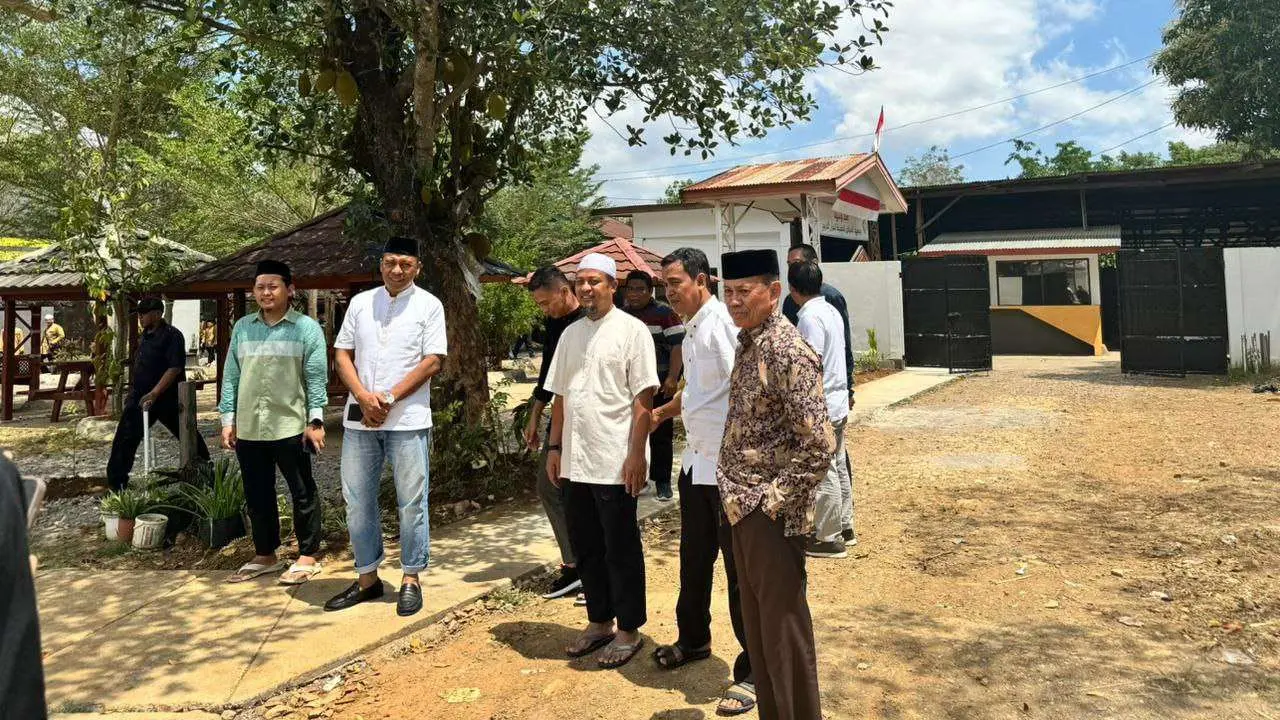 Ke Pondok Tahfidz Qur’an di Maros, Tokoh Agama: Andi Sudirman Pemimpin Ideal yang Dekat dengan Agama 2 Ke Pondok Tahfidz Qur’an di Maros, Tokoh Agama: Andi Sudirman Pemimpin Ideal yang Dekat dengan Agama