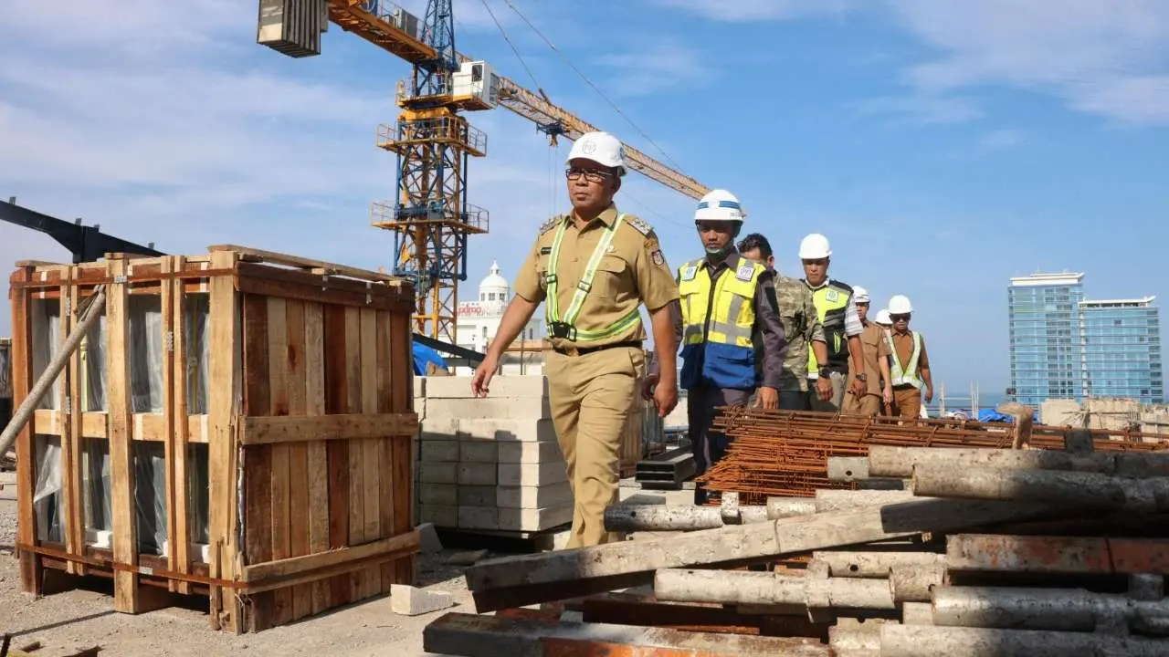 Hari Pertama Bekerja Pasca Libur Lebaran, Kepala DLH Makassar Dampingi Wali Kota Tinjau MGC