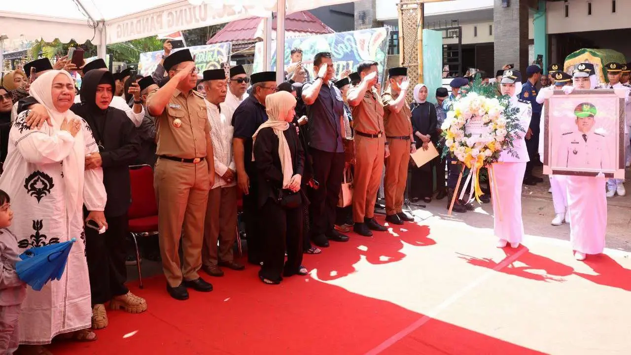 Ketua TP PKK Makassar Beri Dukungan Moril kepada Istri Almarhum Camat Ujung Pandang