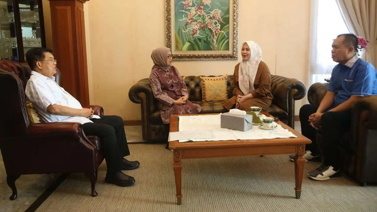 Selain Keliling Temui Warga, Fatmawati juga Mappatabe’ ke Sesepuh Sulsel Jusuf Kalla 2 Selain Keliling Temui Warga, Fatmawati juga Mappatabe’ ke Sesepuh Sulsel Jusuf Kalla