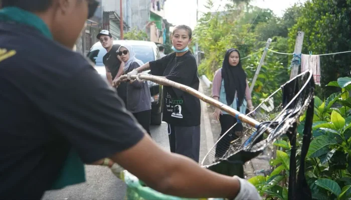 Social Movement #TemanLebihBaik Bersih-bersih Kanal Sinrijala Bersama Karin Novilda Awali Hari Pertama KYF 2024