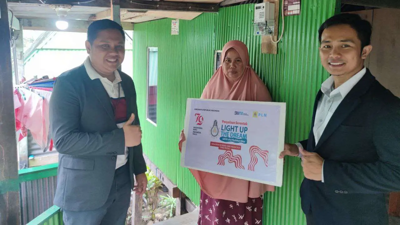 PLN Hadir di Hari Pelanggan Nasional 2024 melalui Program "Light Up The Dream"