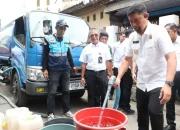 Respons Kekeringan di Kecamatan Tallo, Pjs Wali Kota Makassar Pantau Langsung Distribusi Air Bersih