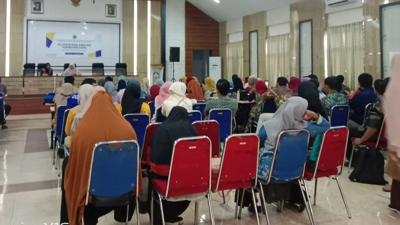Guru dan Staf Puskesmas mengikuti Pelatihan Manajemen dan Penanganan Kasus