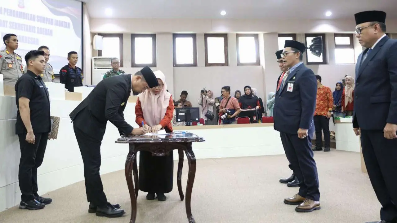 Andi Arwin Azis Lantik Mantan Balon Wali Kota Makassar Irwan Rusfiady Adnan sebagai Pj Sekda