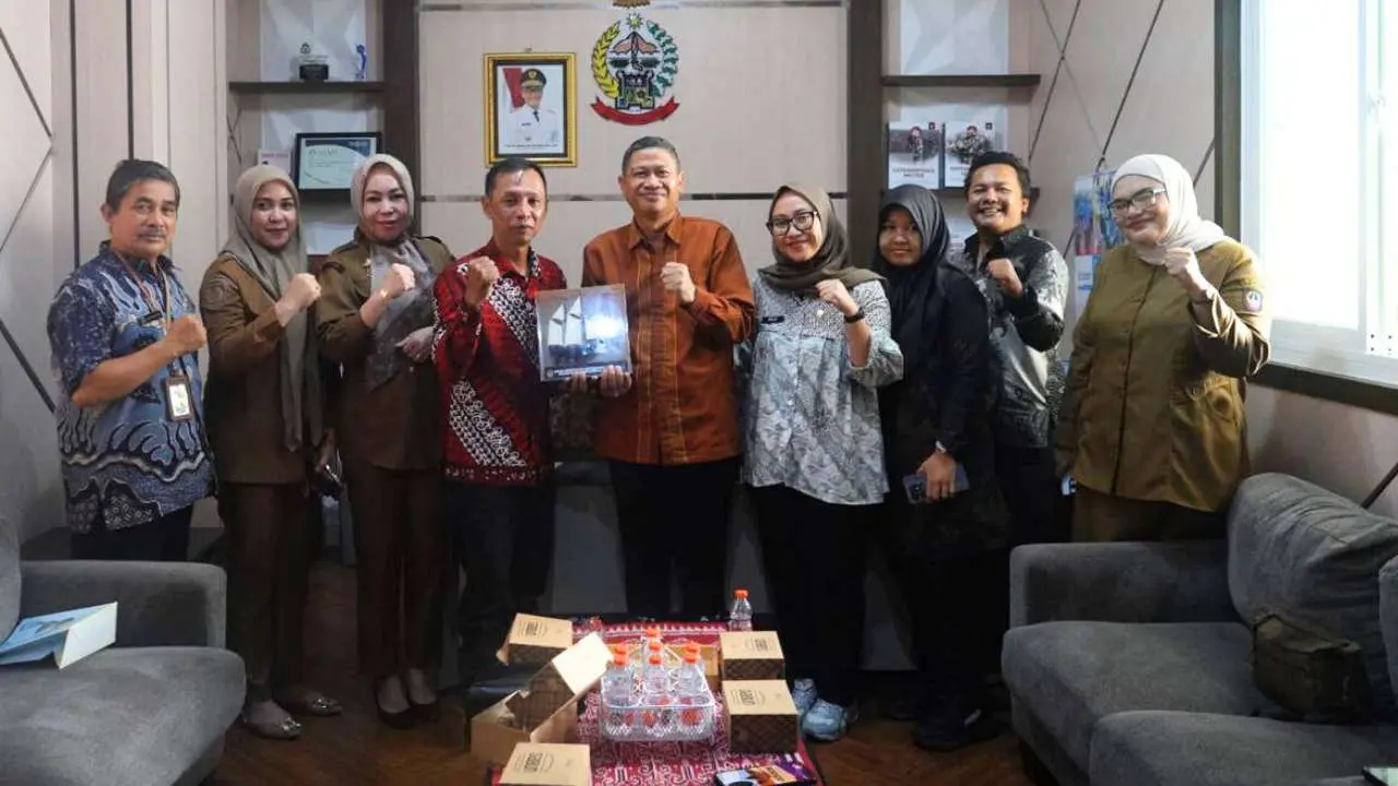 Bangun Sinergi, Kabid Komunikasi dan Humas Diskominfo SP Sulsel Sambut Kunjungan Studi Tiru Tim Prokopim Setkab Kutai Timur 2 Bangun Sinergi, Kabid Komunikasi dan Humas Diskominfo SP Sulsel Sambut Kunjungan Studi Tiru Tim Prokopim Setkab Kutai Timur