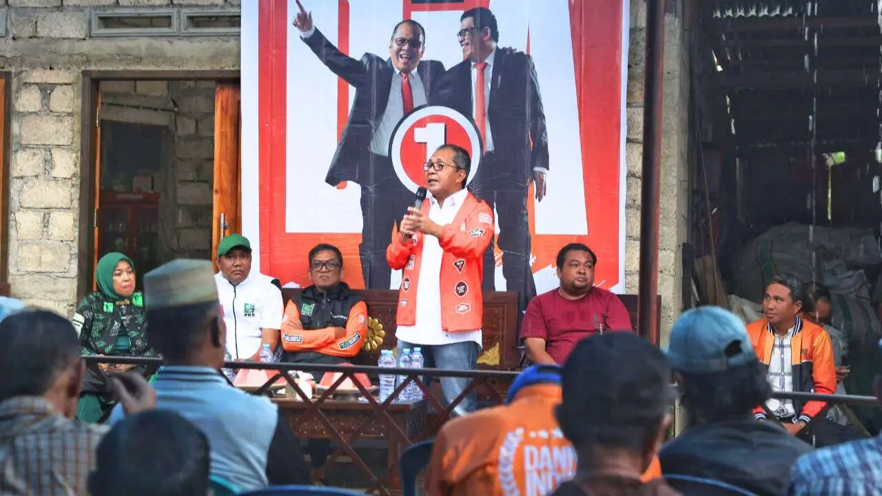 Hujan Deras, Danny Sambangi Kabupaten Bone Warga Teriakkan: Hanya Dia Untuk Bone