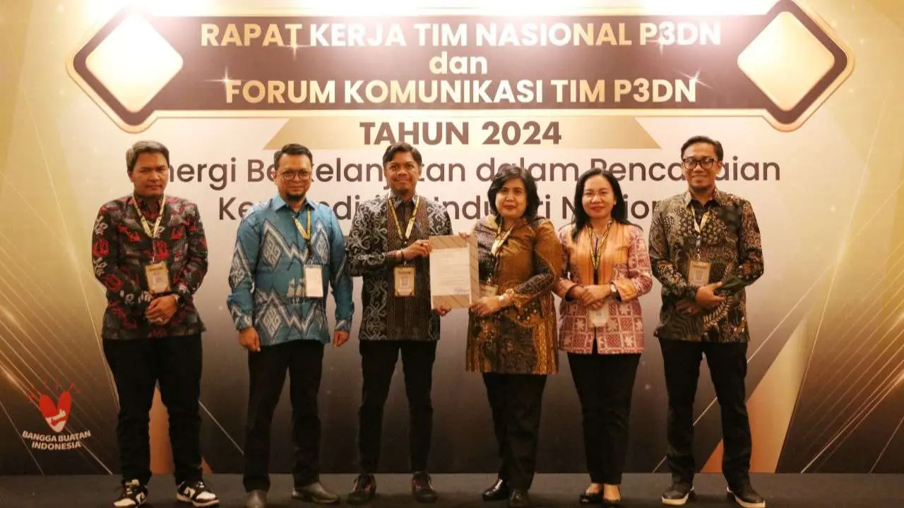 Pj Sekda Makassar Terima Penghargaan atas Dukungan Pemkot Makassar pada Produk TKDN