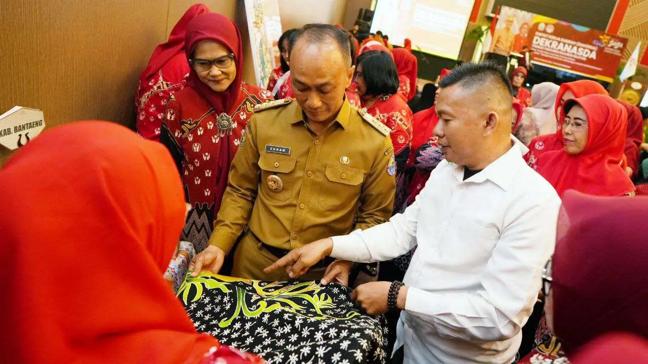 Pj Gubernur Prof Zudan Minta Dekranasda Perkuat Branding dan Marketing Produk Khas Sulsel 2 Pj Gubernur Prof Zudan Minta Dekranasda Perkuat Branding dan Marketing Produk Khas Sulsel