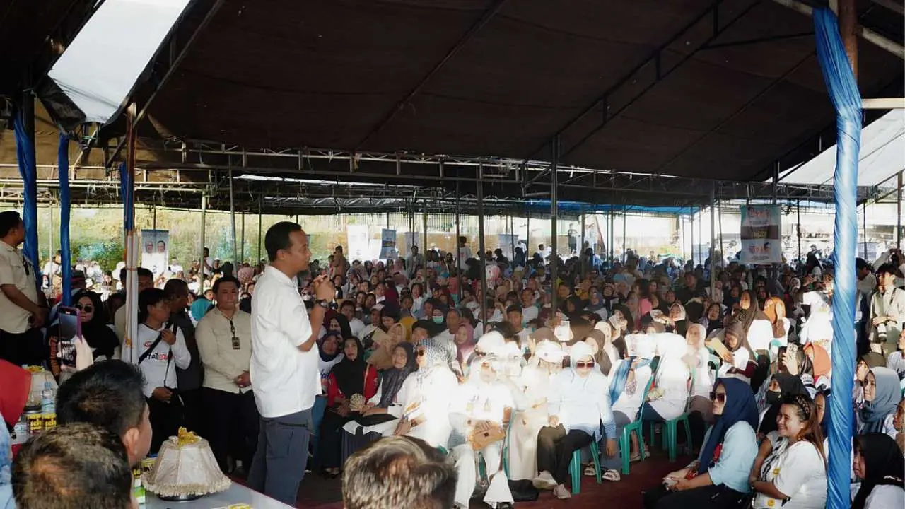 Antusias Warga Sambut Andi Sudirman di Lapangan Yusuf Bauty Gowa