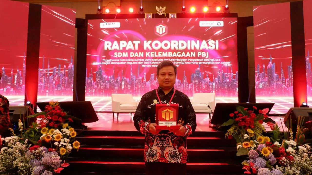 Berkat Inovasi Market Place BajuBodo, Kasman Raih Penghargaan Kepala UKPBJ Berprestasi Tingkat Nasional 2024