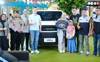 Diwarnai Tangis Haru-Bahagia, Suhardi Penjual Buah dan Perabot Menangkan Grand Prize 1 Unit Toyota Hilux Rangga