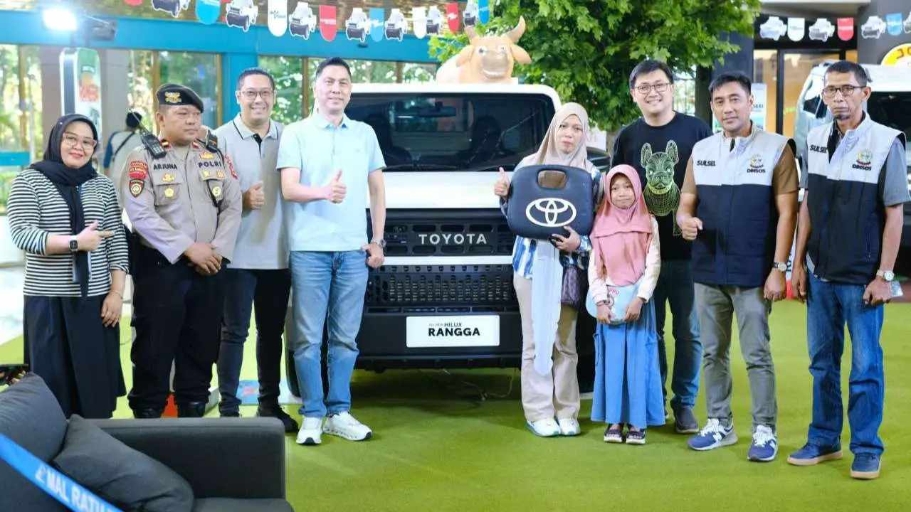 Diwarnai Tangis Haru-Bahagia, Suhardi Penjual Buah dan Perabot Menangkan Grand Prize 1 Unit Toyota Hilux Rangga
