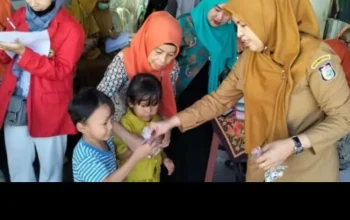 DP2 Kota Makassar Bagikan Telur Puyuh Rebus untuk Menunjang Tumbuh Kembang Anak 5 DP2 Kota Makassar Bagikan Telur Puyuh Rebus untuk Menunjang Tumbuh Kembang Anak