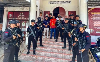 Pasukan Brimob Disiagakan di KPU dan Bawaslu Jeneponto Jelang Kampanye Pilkada 2024 5 Pasukan Brimob Disiagakan di KPU dan Bawaslu Jeneponto Jelang Kampanye Pilkada 2024