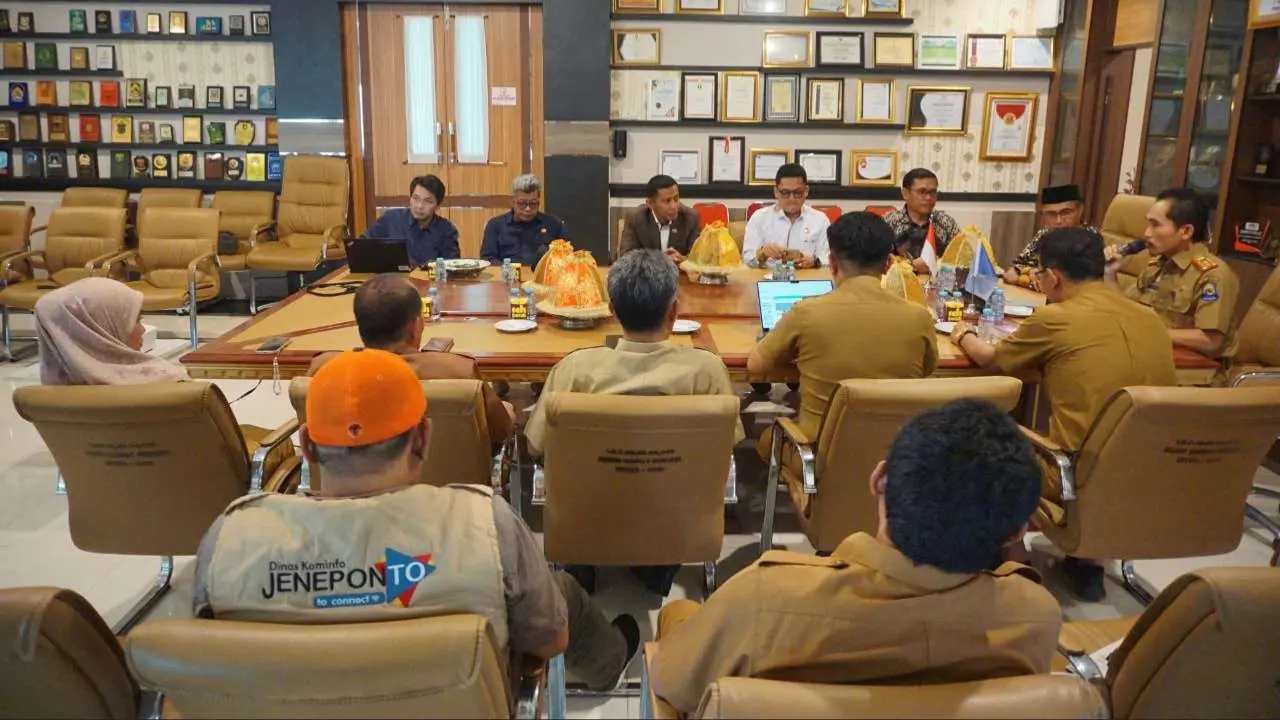 Pemkab Jeneponto dan PT Karmitech Bahas PLTS untuk Smart City yang Efisien