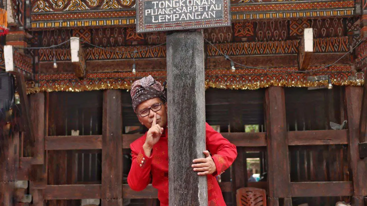 Dianggap Pemimpin yang Berjuang Untuk Rakyat, Danny Pomanto Dianugerahi Gelar Adat Lunte Sanda Silalong