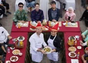 Chef David Gallienne asal Prancis Peraih Michelin Star Masak Pallumara di Atas Kapal Pinisi