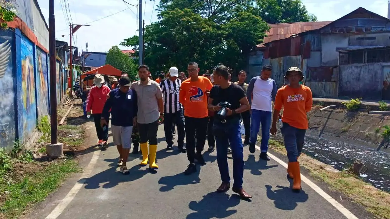Pjs Wali Kota Makassar Tinjau Langsung Giat "Sabtu Bersih" di Kanal Baraya Timur