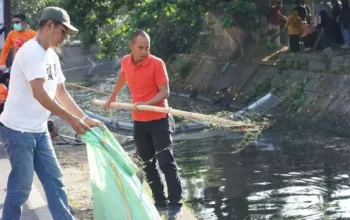 Satpol PP Makassar Turun Sukseskan Kegiatan "Sabtu Bersih"