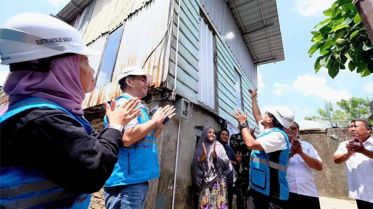Momentum Hari Listrik Nasional, Donasi Pegawai PLN Nyalakan Mimpi 295 Rumah Keluarga Pra Sejahtera di Sulselrabar