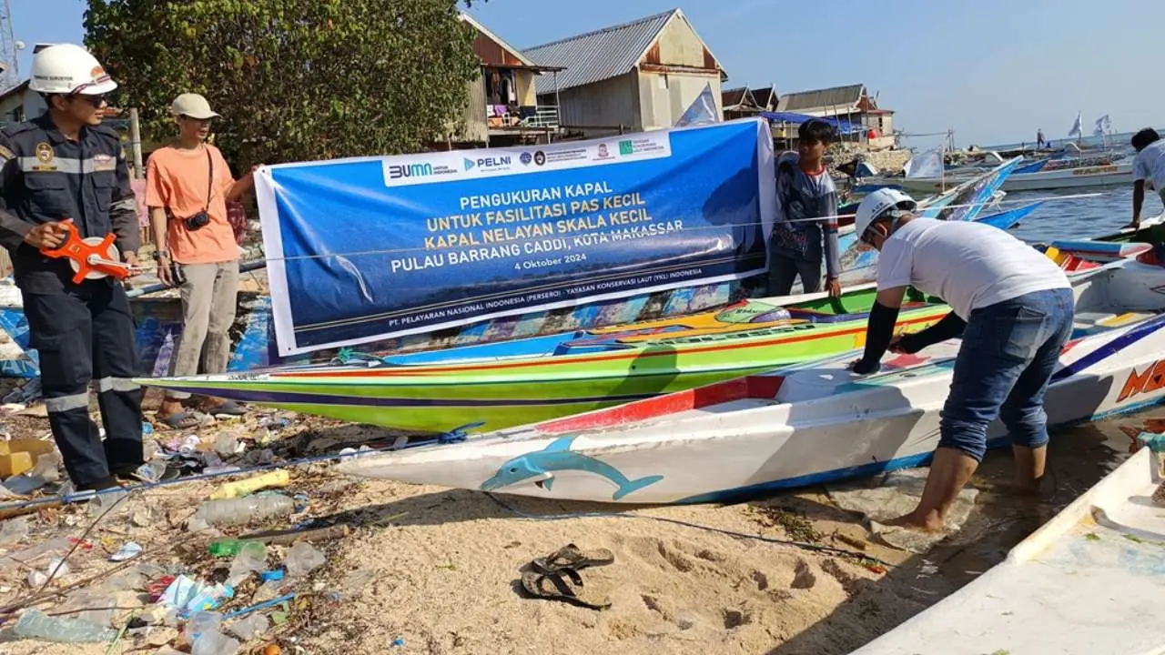 Kolaborasi PT PELNI dan YKL Indonesia Fasilitasi PAS Kecil untuk Nelayan Pulau Barrang Caddi