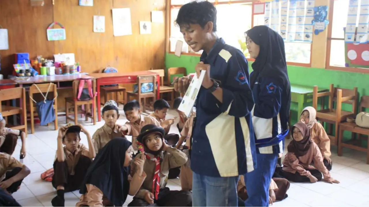 Aksi Nyata GenBI Komisariat UIN Alauddin Makassar dalam Kepedulian Pendidikan