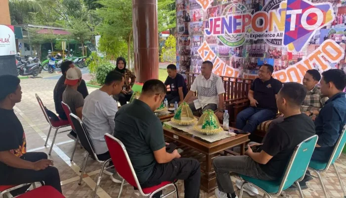 Jalin Silaturahmi, Kasi Intel Kejari Jeneponto Ngopi Bareng Awak Media
