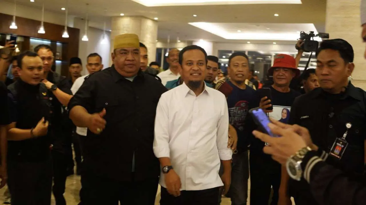 Yel-yel “Andalan-Hati Menang” Sambut Kedatangan Andi Sudirman-Fatmawati di Lokasi Debat