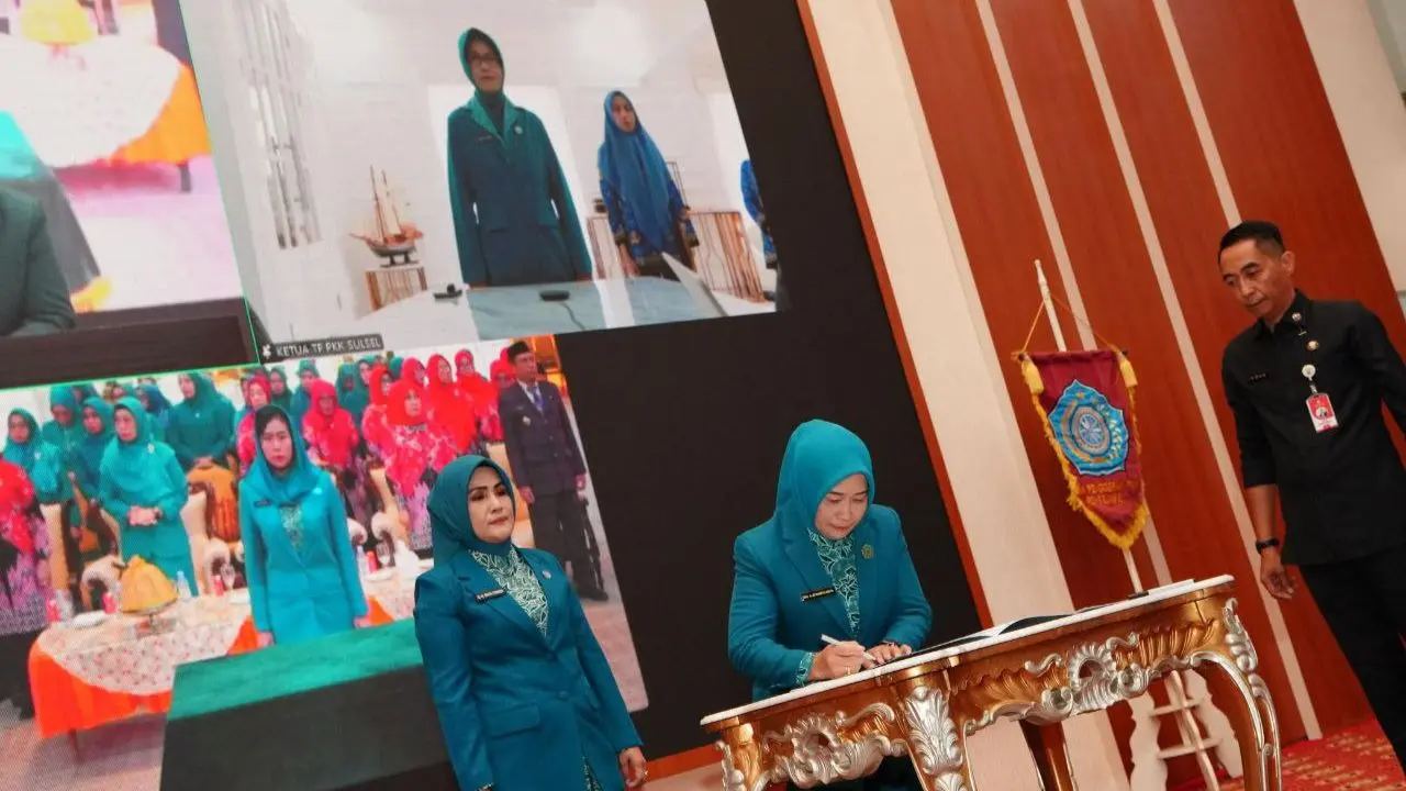 Ninuk Triyanti Zudan Lantik Pj Ketua PKK Parepare, Palopo, dan Sinjai 2 Ninuk Triyanti Zudan Lantik Pj Ketua PKK Parepare, Palopo, dan Sinjai