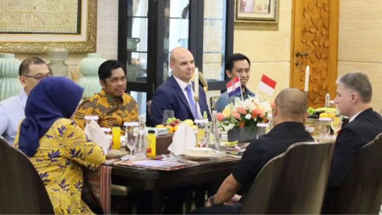 Kepala Dinas PM-PTSP Makassar Dampingi Pj Sekda Terima Kunjungan Dubes Kroasia