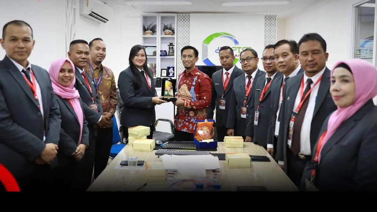 Kadis PM-PTSP Makassar Terima Kunjungan 10 Peserta PKA Jawa Timur