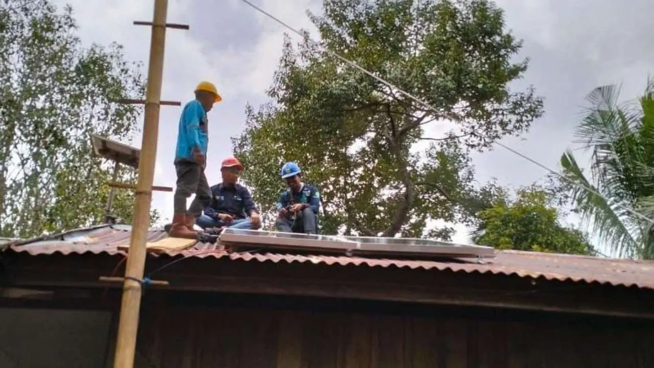 PLN Hadirkan Inovasi SuperSUN untuk Jangkau Daerah 3T di Sulsel pada Momen Hari Listrik Nasional 2 PLN Hadirkan Inovasi SuperSUN untuk Jangkau Daerah 3T di Sulsel pada Momen Hari Listrik Nasional