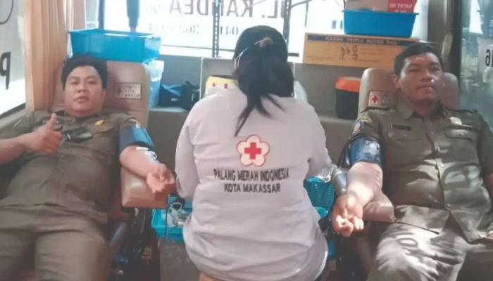 Puluhan Personel Satpol PP Makassar Ikuti Donor Darah