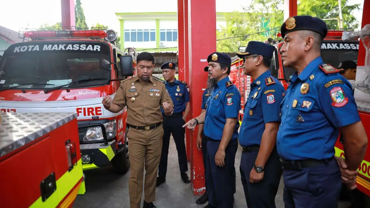 Pjs Wali Kota Arwin Azis Pembina Apel Pagi di Dinas Damkar: Tegaskan Pentingnya Kesiapsiagaan 2 Pjs Wali Kota Arwin Azis Pembina Apel Pagi di Dinas Damkar: Tegaskan Pentingnya Kesiapsiagaan