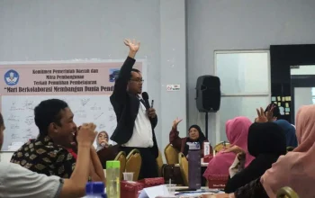Hari Guru Sedunia, Dirayakan dengan Keseruan Membuat Media Ajar Finansial 10 Hari Guru Sedunia, Dirayakan dengan Keseruan Membuat Media Ajar Finansial