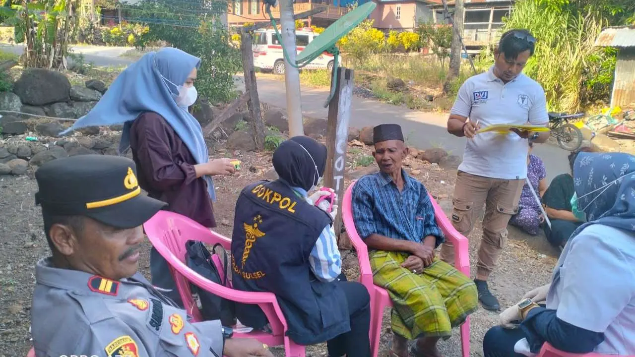 Kapolres AKBP Widi Setiawan Perintahkan Tim Kesehatan Datangi Warga yang Hidup Sebatang Kara di Jeneponto