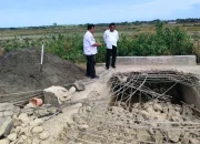 Respon Keluhan Warga, Pj Bupati Jeneponto Pantau Jembatan Deker Panaikang dan Pelayanan Dinas Sosial