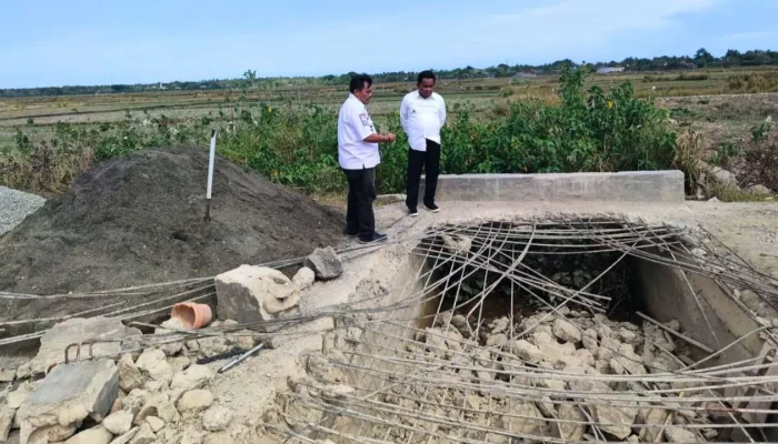 Respon Keluhan Warga, Pj Bupati Jeneponto Pantau Jembatan Deker Panaikang dan Pelayanan Dinas Sosial