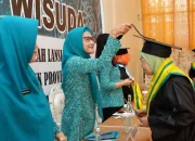 Ninuk Zudan Hadiri Wisuda Sekolah Lansia Ininnawa Binaan PKK Sulsel