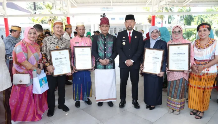 Dinas Kesehatan Makassar Raih Penghargaan Penyelenggara Kesehatan Haji Terbaik 2024