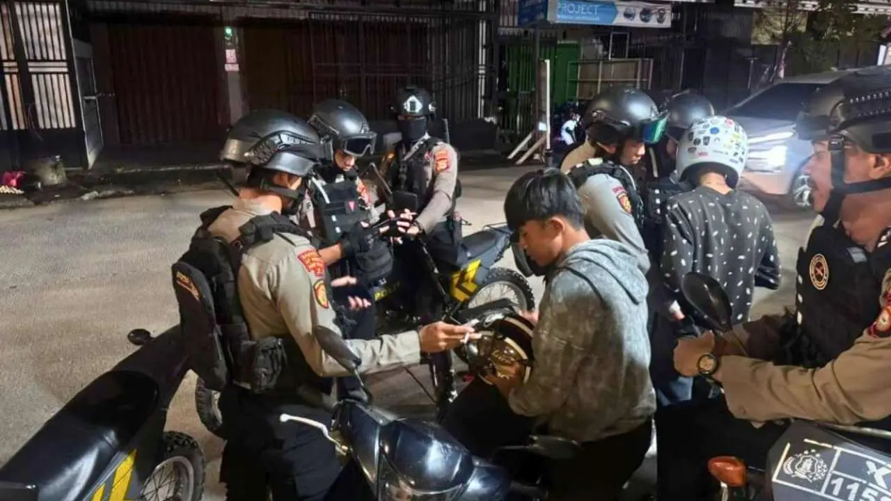 Polisi Patroli Malam, Jaga Kota Tetap Aman Jelang Pilkada Serentak 2024