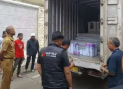Kapolsek Awasi Distribusi Logistik Pemilu 2024 di PPK Ujung Pandang
