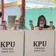 Fatmawati Rusdi Nyoblos di TPS 07 Bareng Dua Anaknya di Makassar