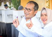 Danny Pomanto Nyoblos Bareng Keluarga di TPS 01 Maricaya