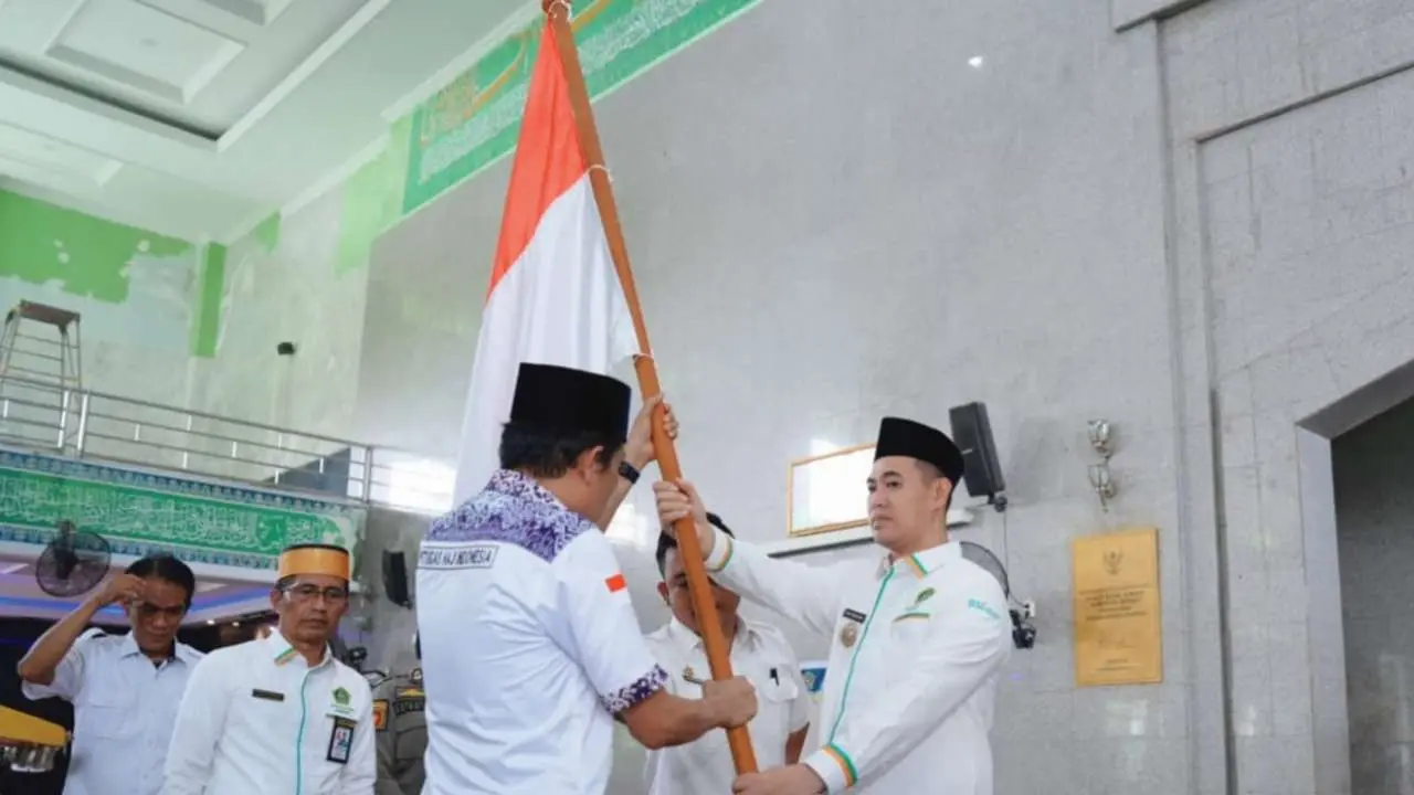 329 Calon Jamaah Haji 2024 Dilepas Bupati Pangkep Muhammad Yusran Lalogau